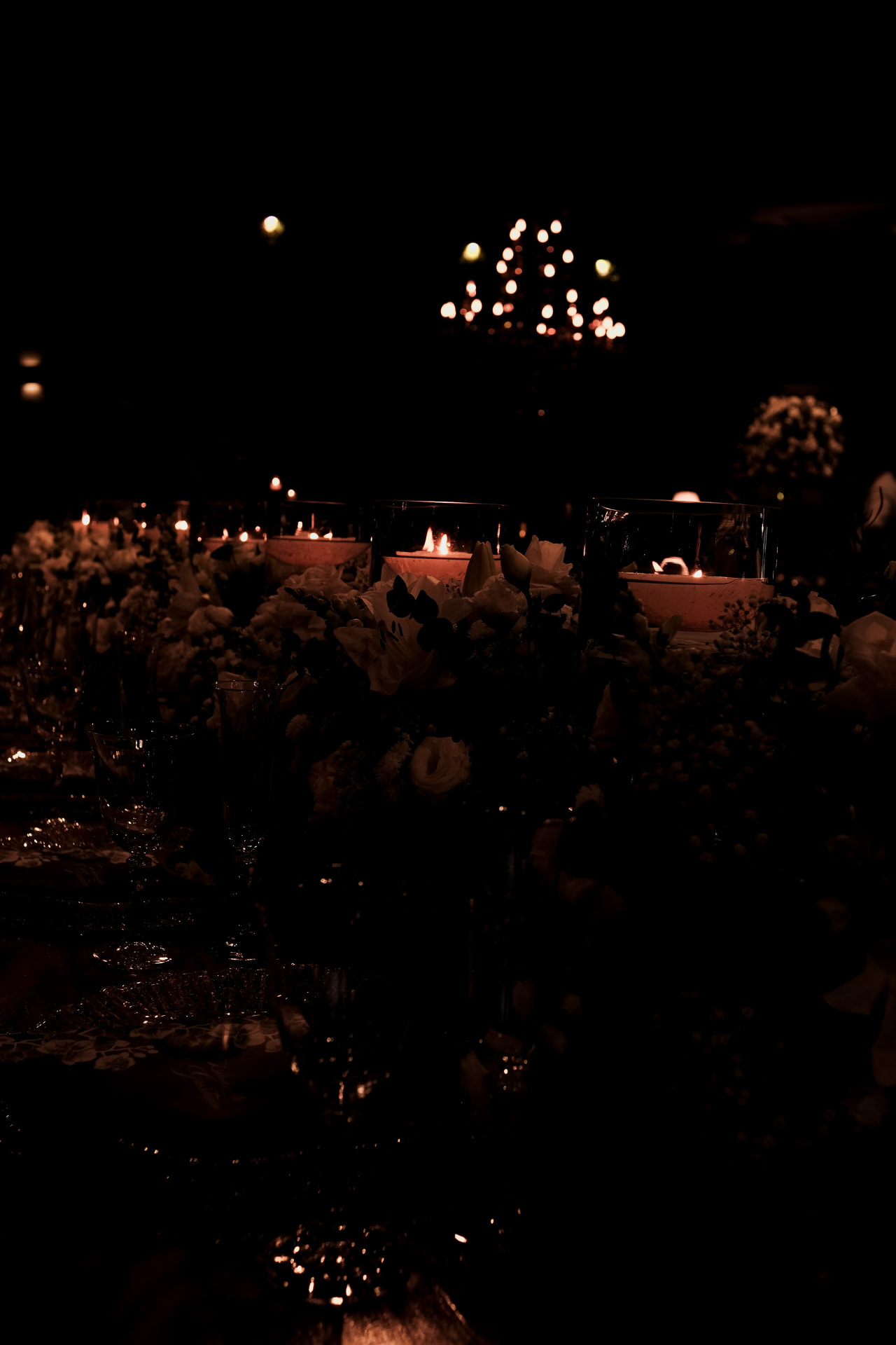Mesa da recepção à luz de velas